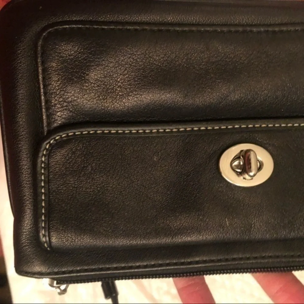 Coach vintage black leather turnlock wristlet clutch bag y2k
